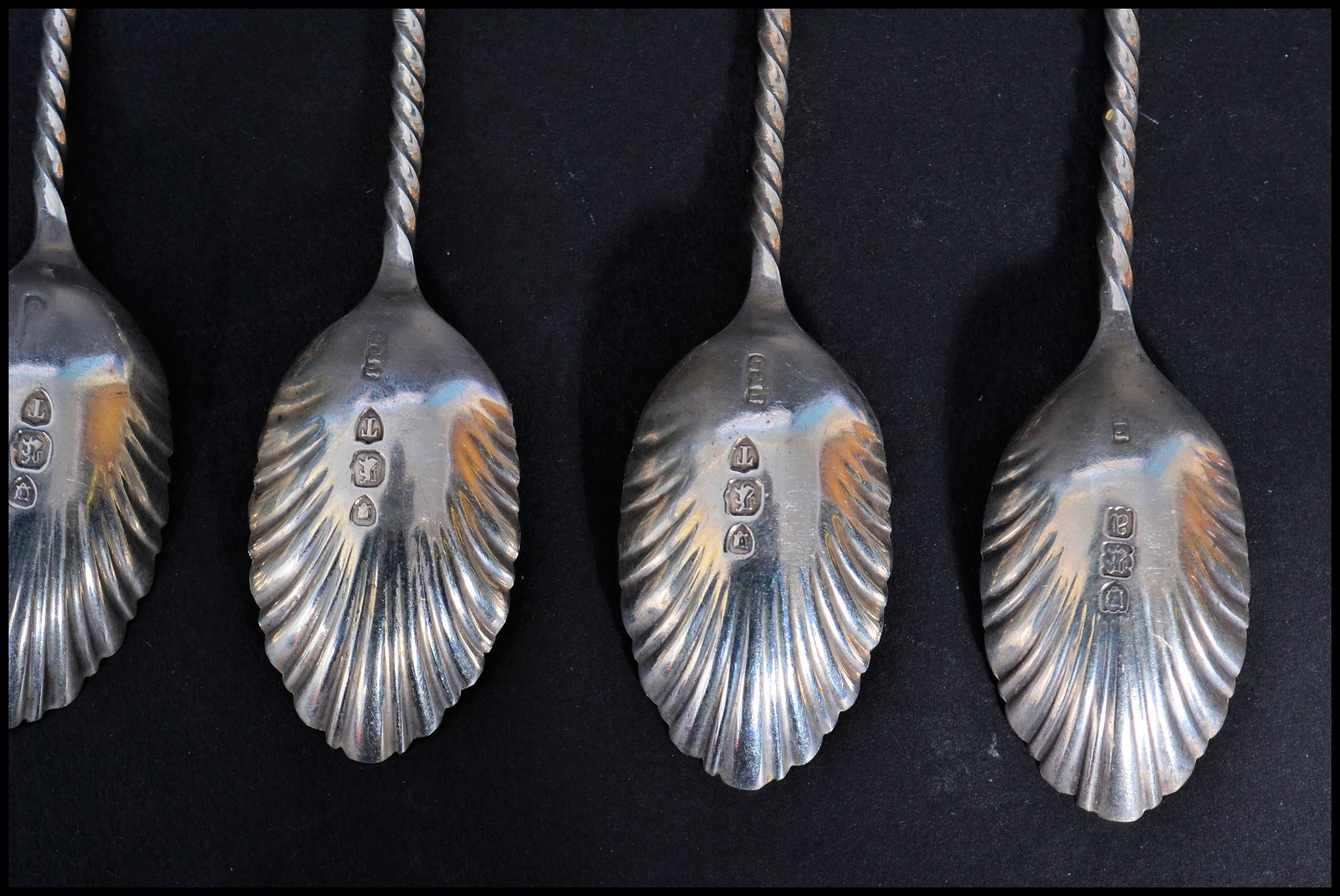 A set of six silver hallmarked shell tea spoons. The bowls in the form of shells with twist stems - Image 3 of 4