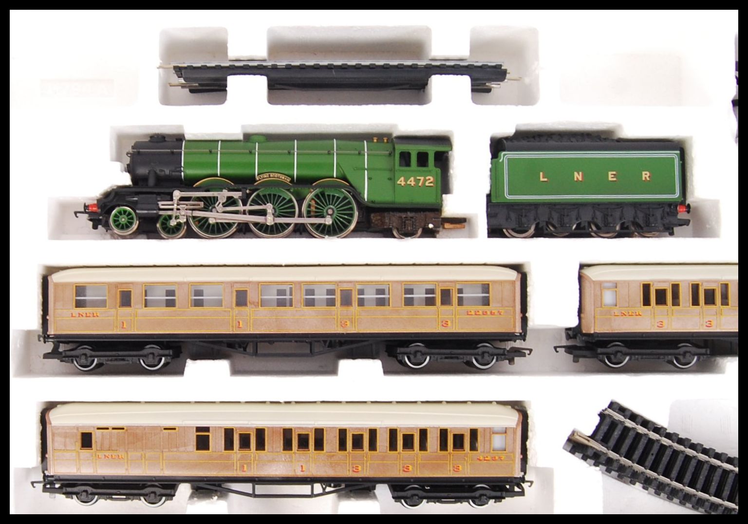 HORNBY R548 FLYING SCOTSMAN RAILWAY TRAIN SET - Image 3 of 3