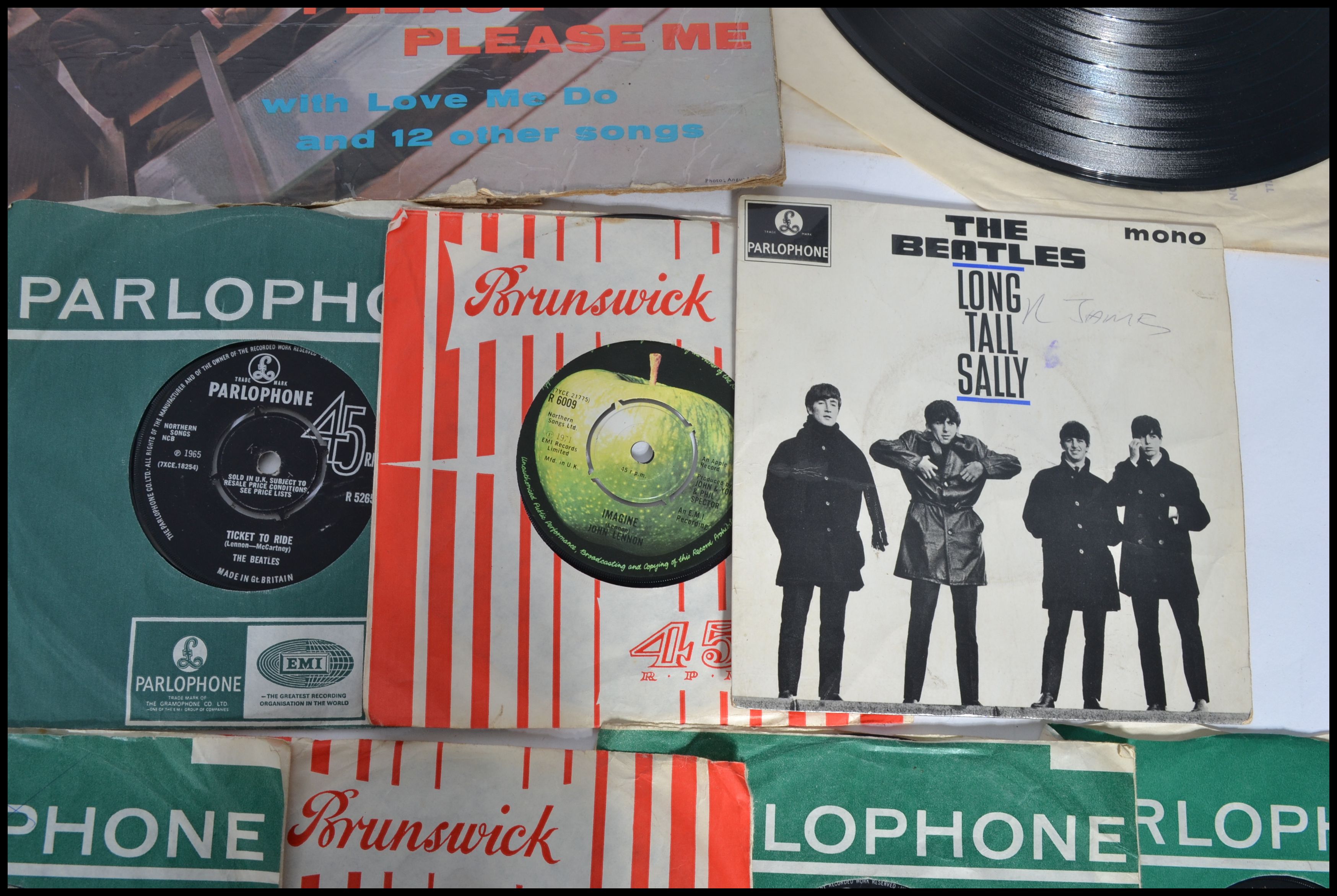 The Beatles A collection of vinyl long play LP records together with a selection of 7" 45rpm vinyl - Image 5 of 9
