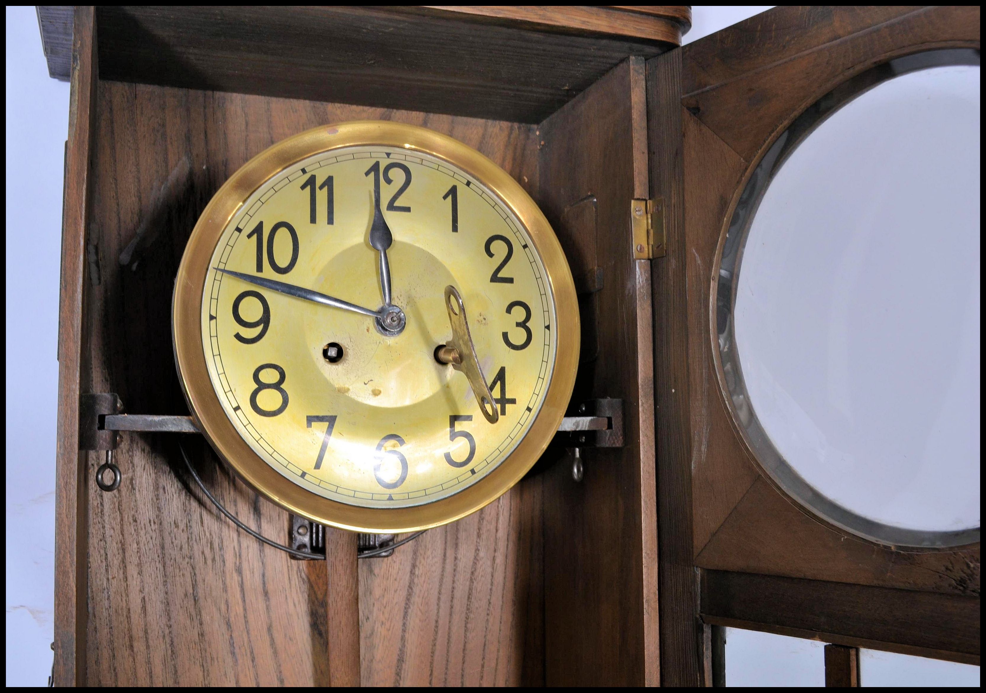 A vintage early 20th century oak wall clock having a silvered dial with Arabic numeral chapter - Image 3 of 5