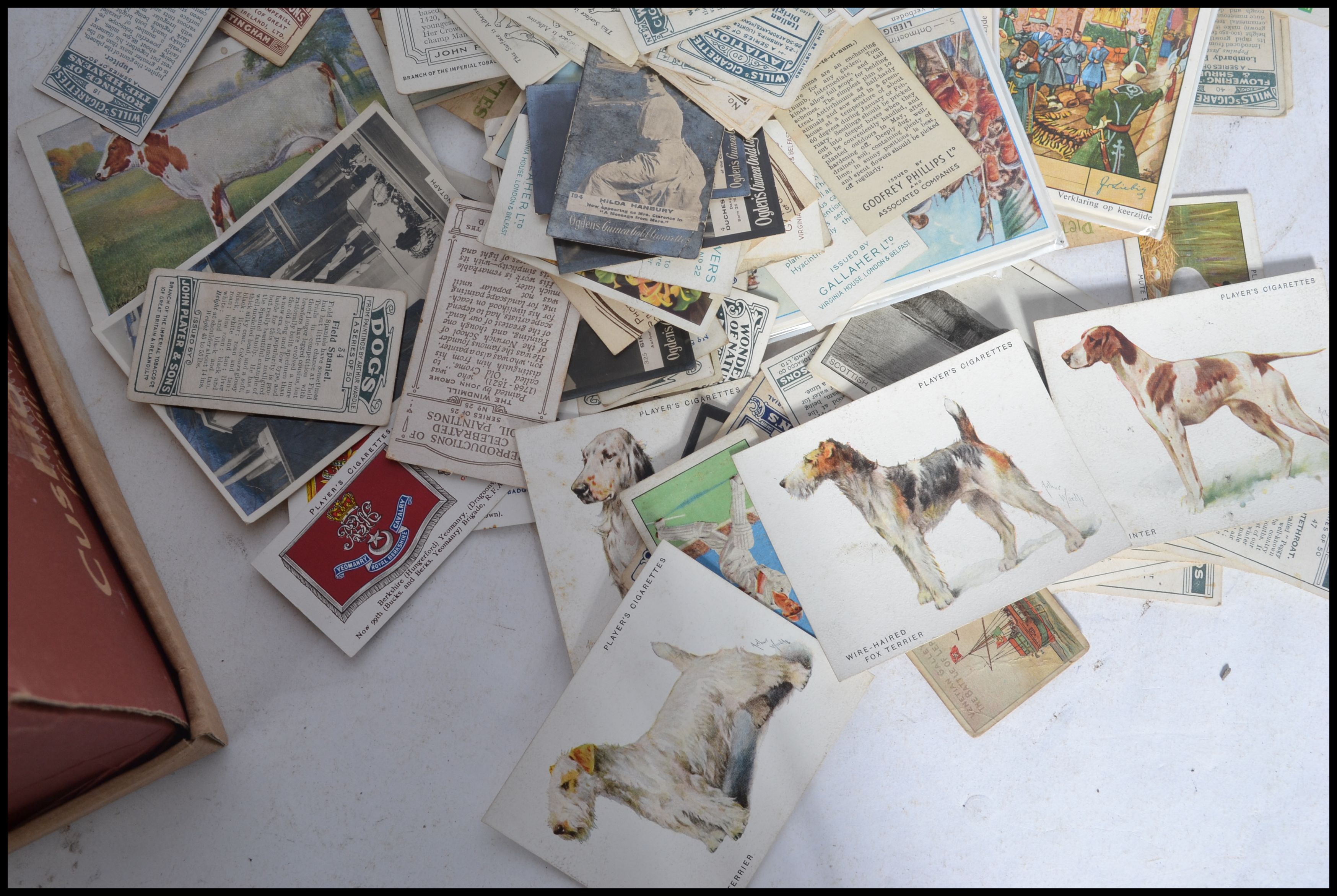 A shoe box of vintage cigarette cards , many hundreds of odds and part sets , 3 sets , Wills , - Image 5 of 6