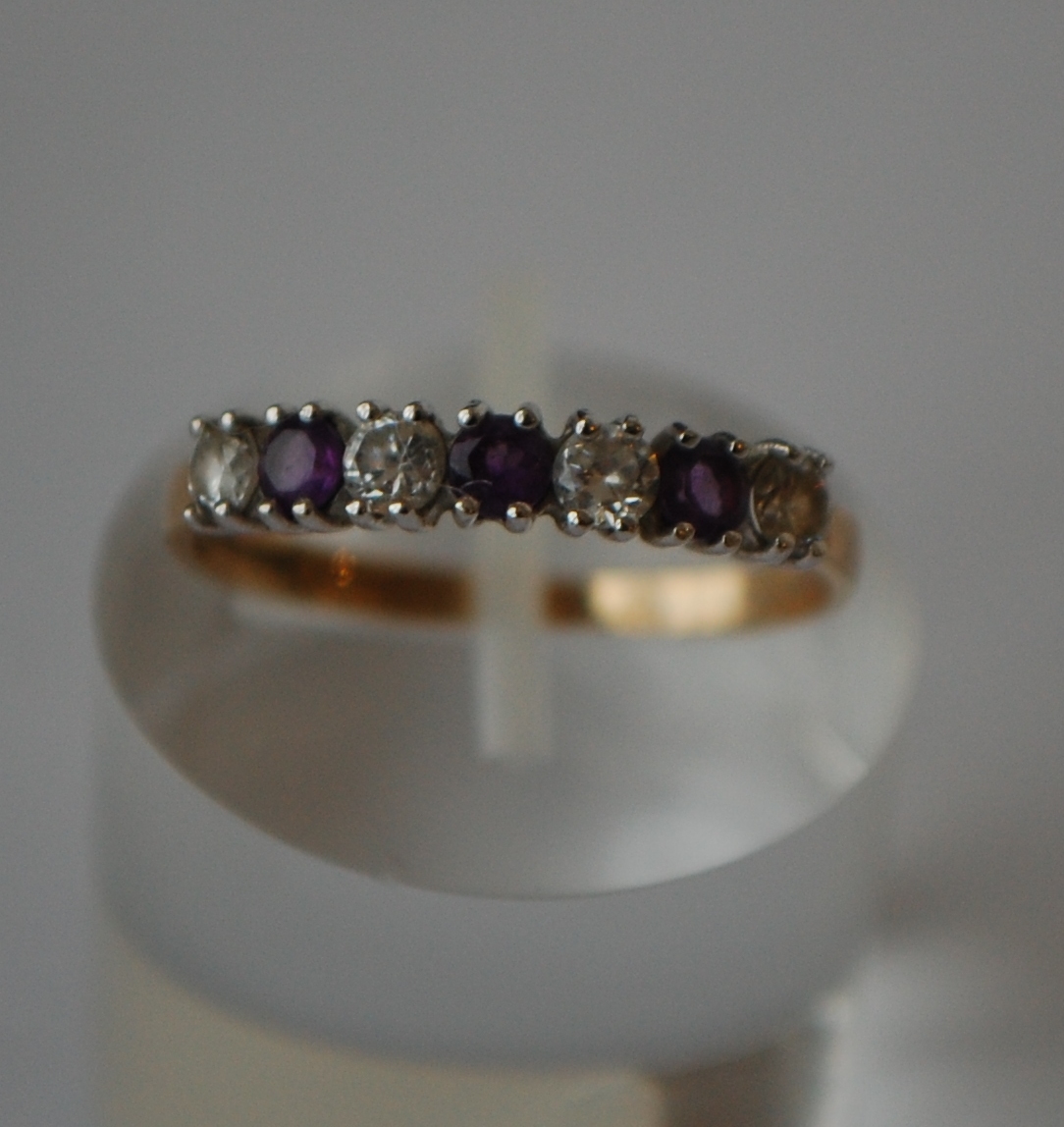 A hallmarked 9ct  seven stone gold ring being set with alternating white and purple stones. - Image 2 of 2