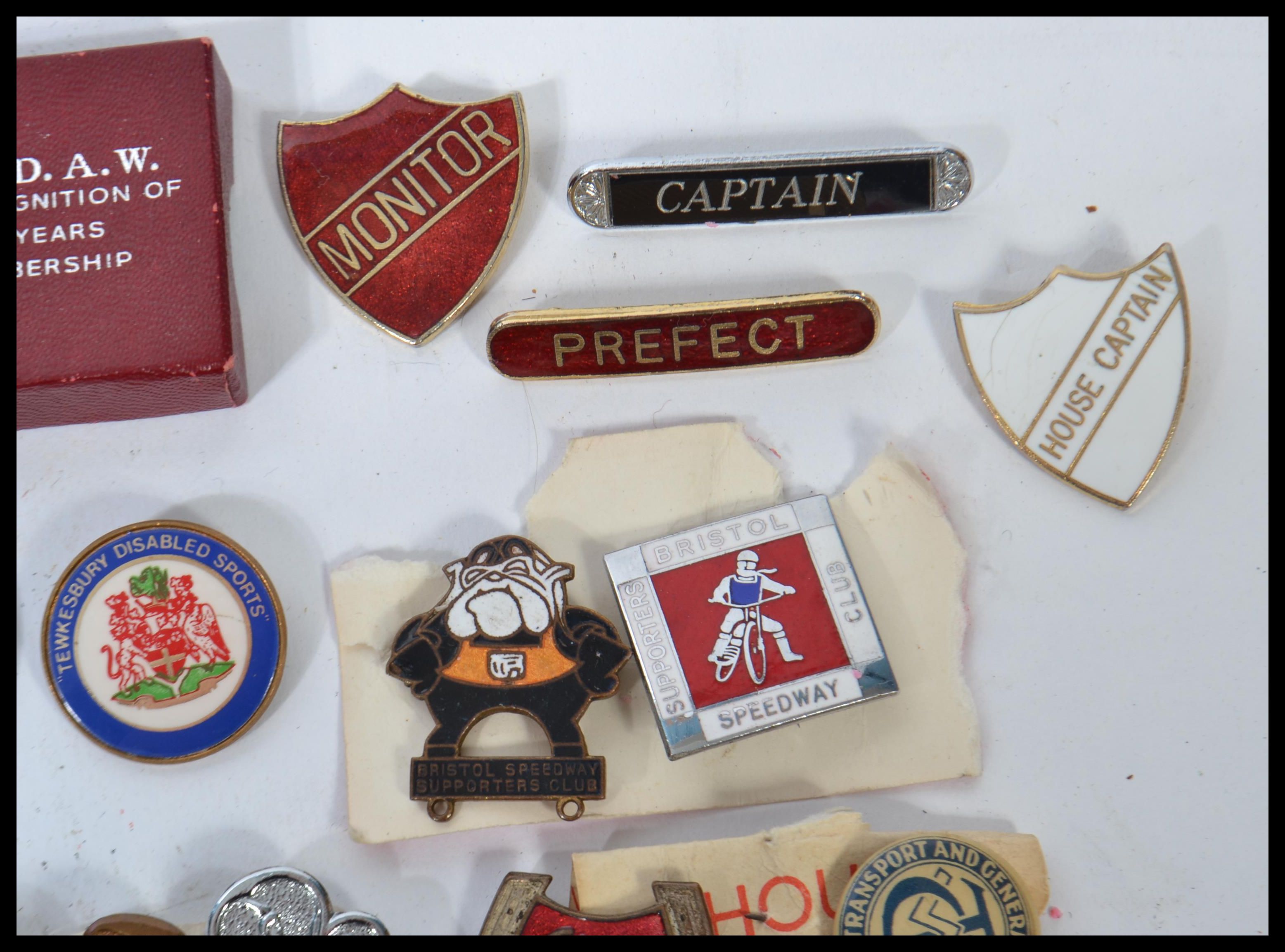 A good collection of vintage Enamel pin badges dating from the first half of the 20th century to - Image 7 of 10