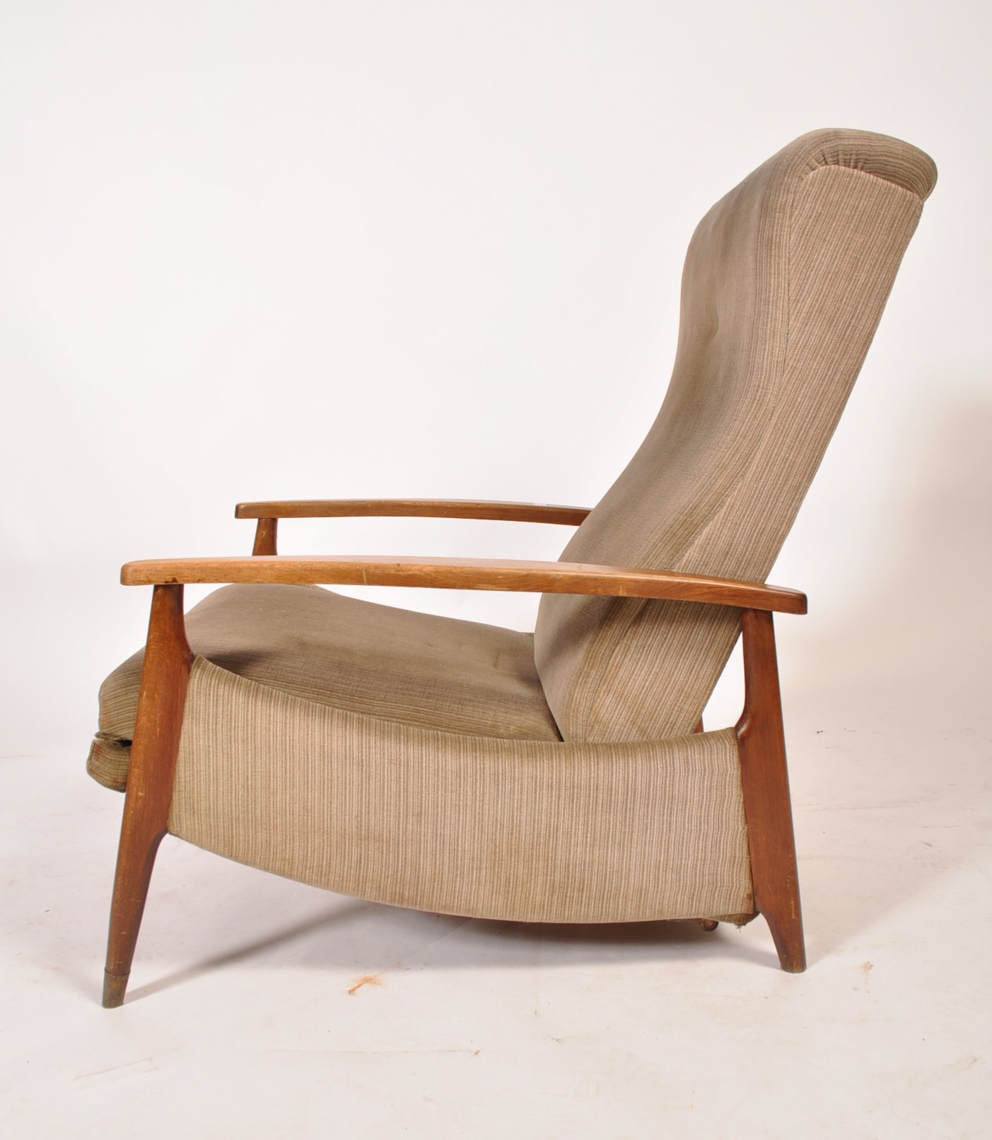 A mid century retro armchair having show wood frame with reclining action and upholstered in a beige - Image 4 of 5