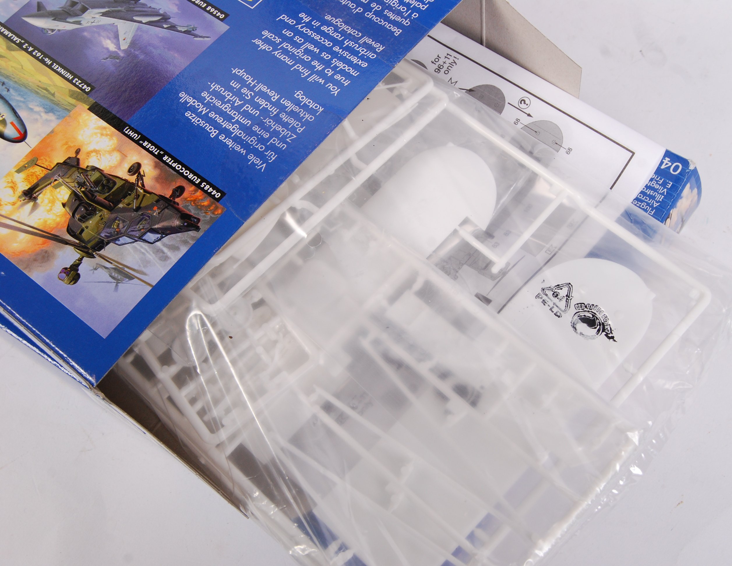 ASSORTED REVELL AIRCRAFT PLASTIC MODEL KITS - Image 4 of 4