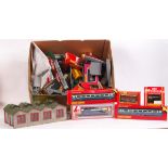 ASSORTED 00 GAUGE RAILWAY TRAIN SET ROLLING STOCK & ACCESSORIES