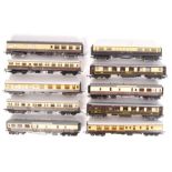 ASSORTED 00 GAUGE ROLLING STOCK PULLMAN CARRIAGES
