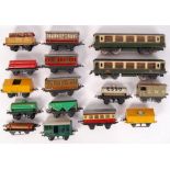 COLLECTION OF ASSORTED VINTAGE HORNBY 0 GAUGE ROLLING STOCK