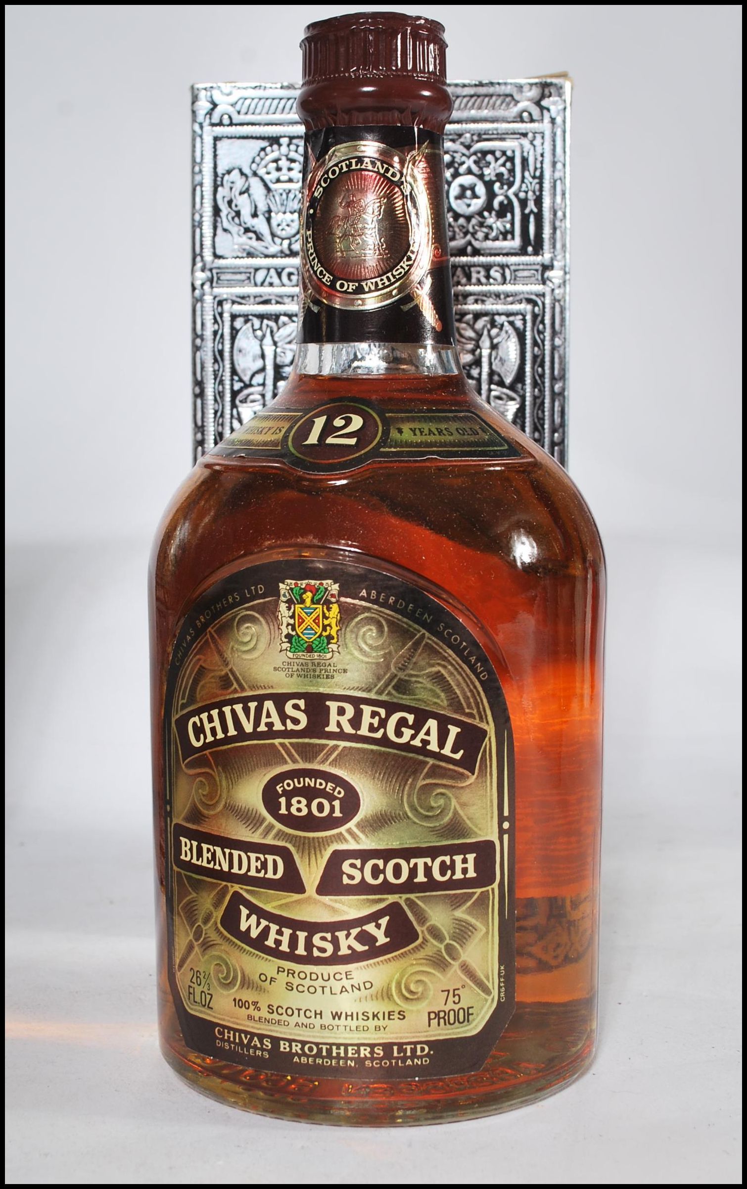 2 vintage boxed bottles of Chivas Regal blended Scotch whisky 26 2/3 fl oz / 12 years old. Both - Image 4 of 5