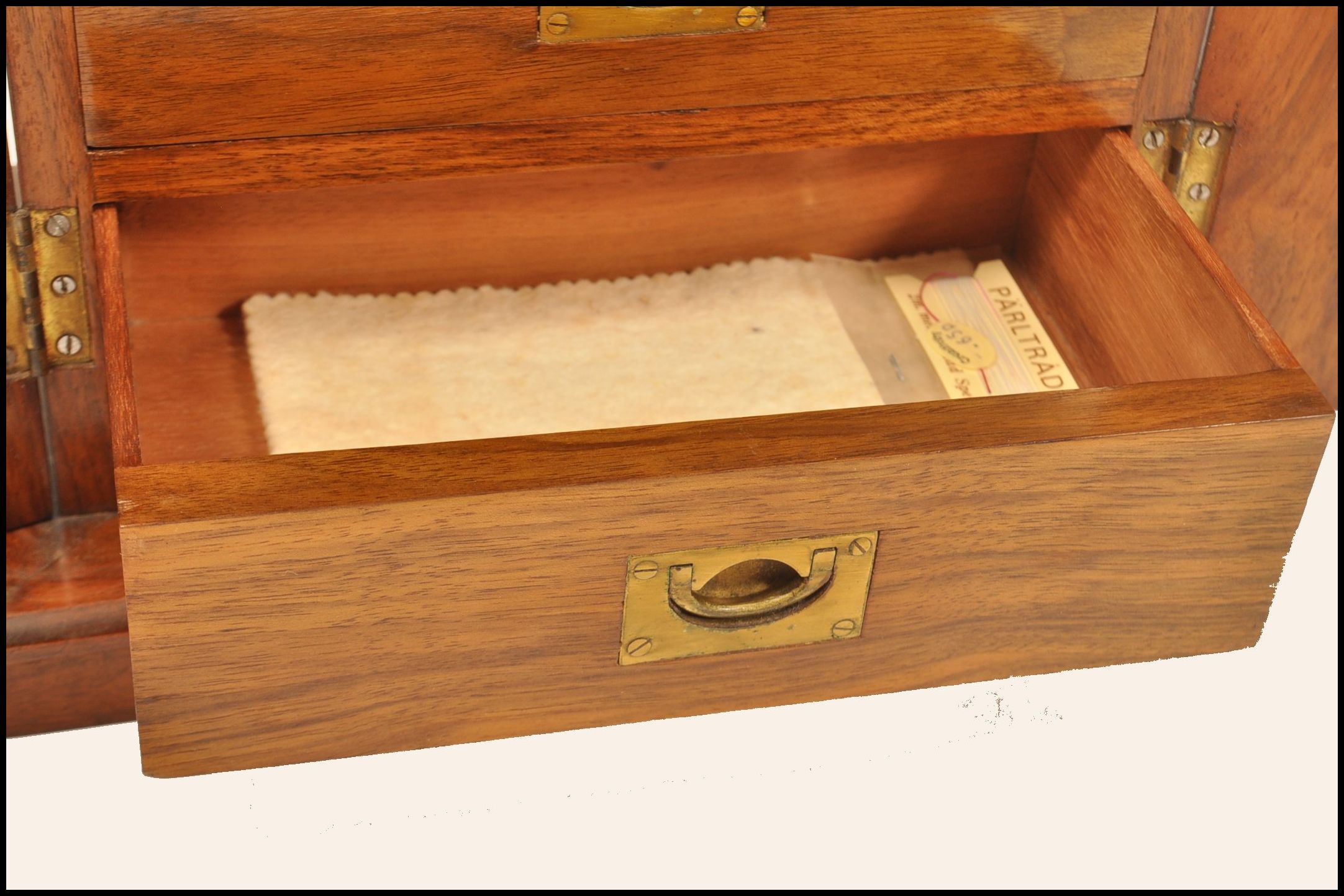 A 19th century table mounted jewellery casket of walnut construction with inlaid scrolled designs to - Image 6 of 8