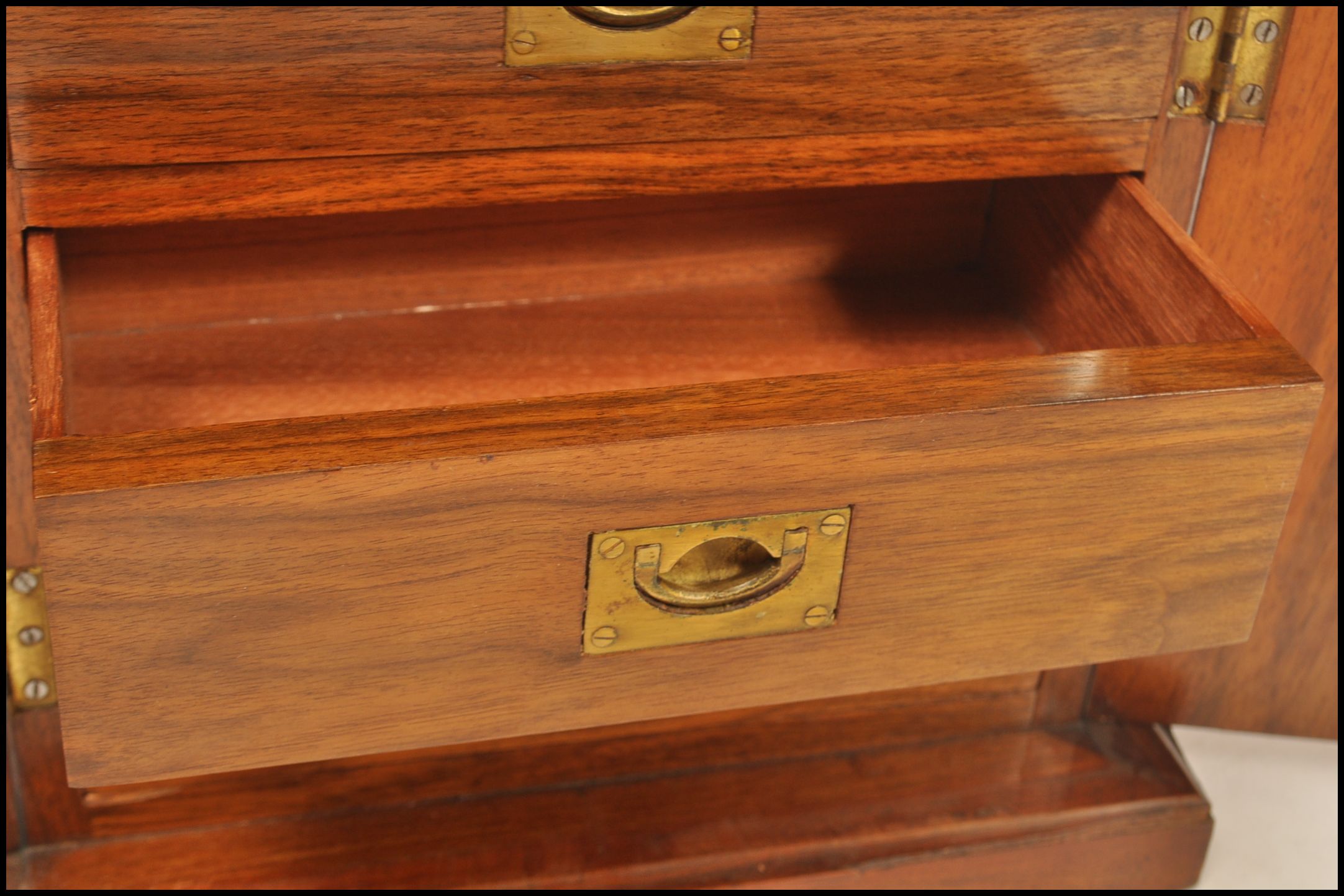 A 19th century table mounted jewellery casket of walnut construction with inlaid scrolled designs to - Image 7 of 8