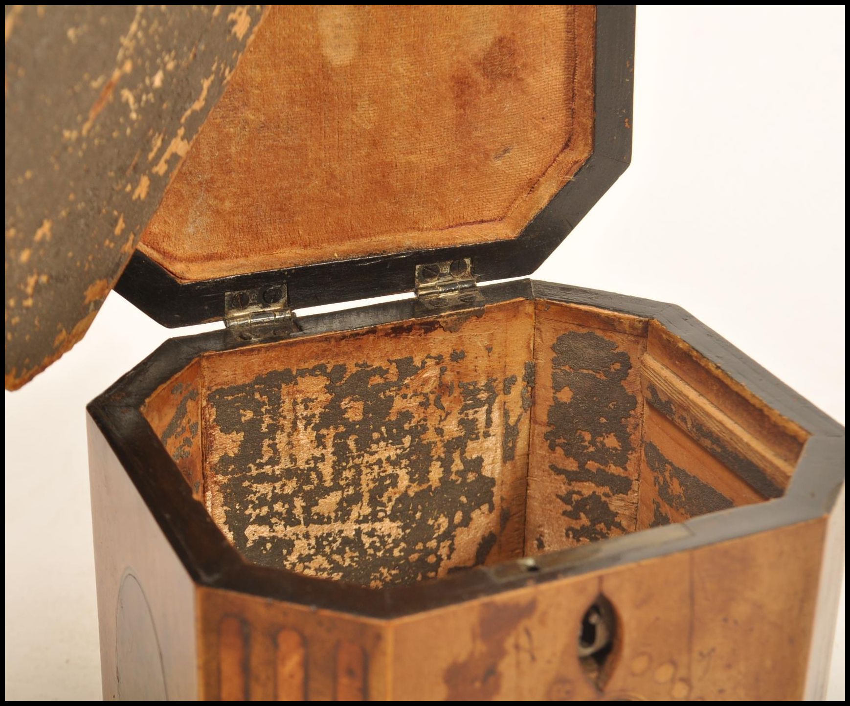 An 18th century Georgian walnut tea caddy having yew wood oval panels and box wood inlays. The - Image 6 of 8