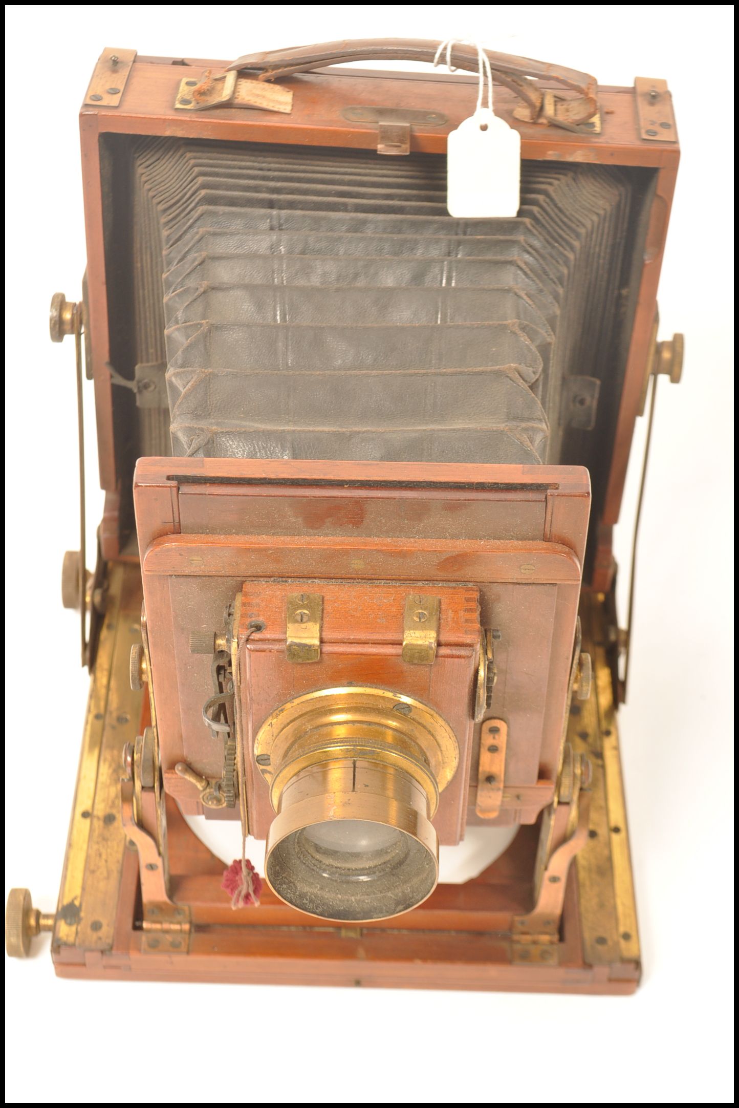 An early 20th century The Victo plate bellows camera having a mahogany case with brass mounts. Brass - Image 4 of 7