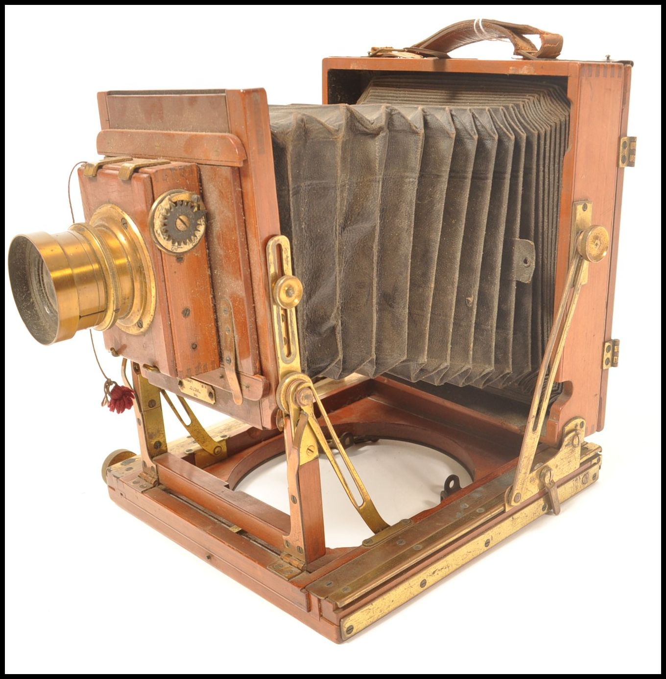 An early 20th century The Victo plate bellows camera having a mahogany case with brass mounts. Brass - Image 2 of 7