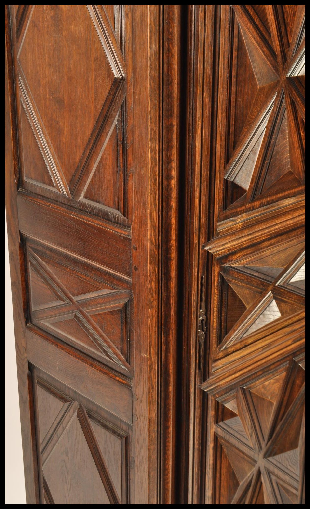 A 19th century country oak French Bonnetiere hall cupboard / armoire linen press. The upright sentry - Image 5 of 10