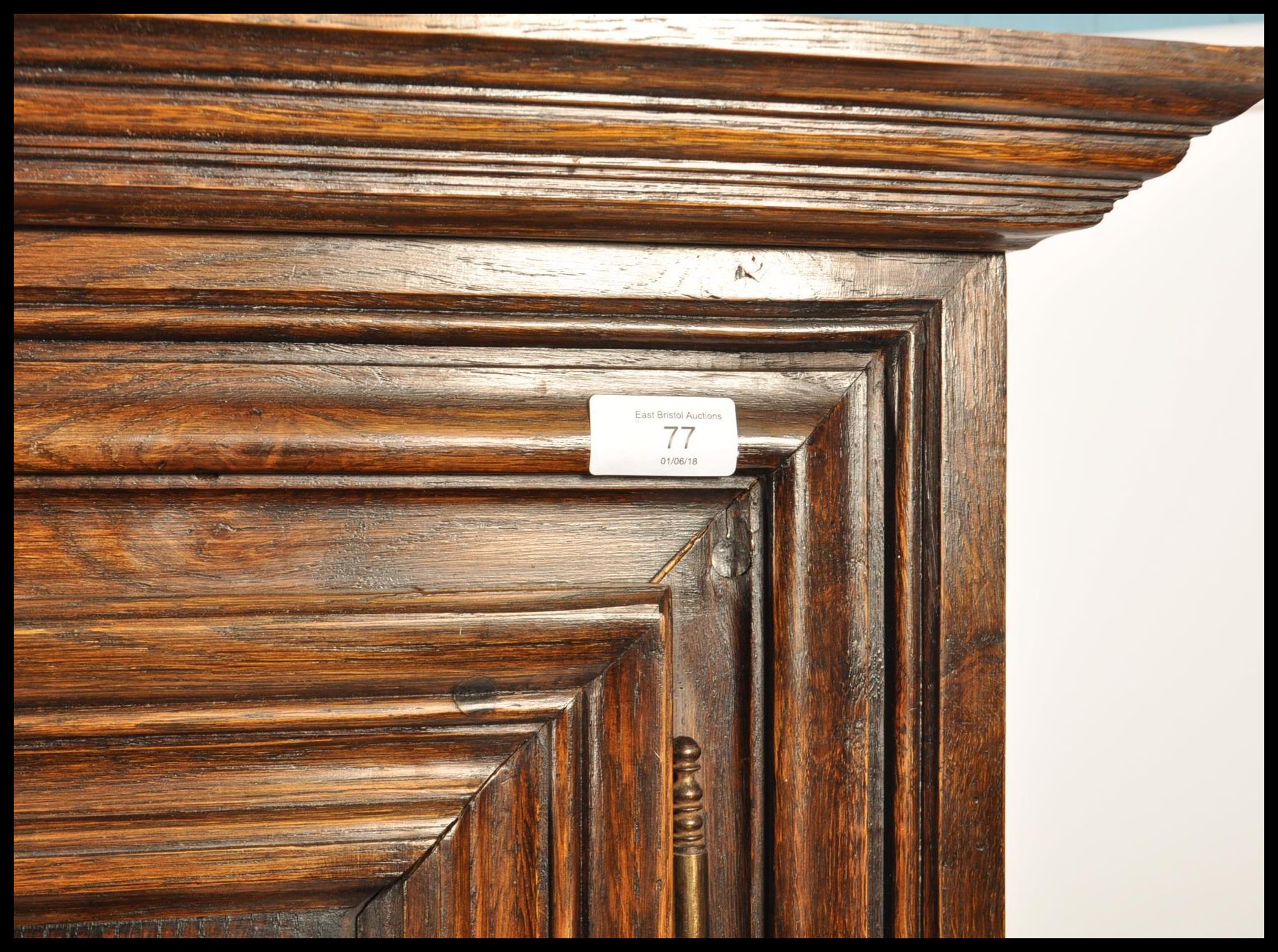 A 19th century country oak French Bonnetiere hall cupboard / armoire linen press. The upright sentry - Image 2 of 10