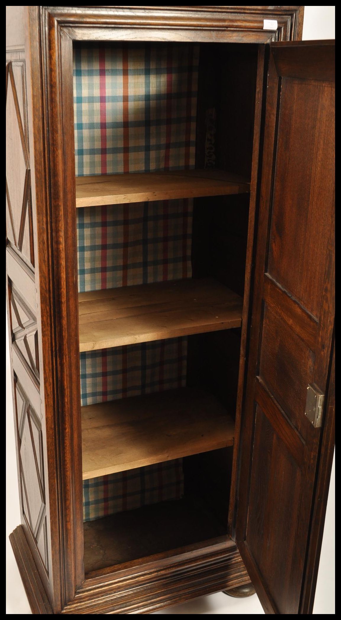 A 19th century country oak French Bonnetiere hall cupboard / armoire linen press. The upright sentry - Image 8 of 10