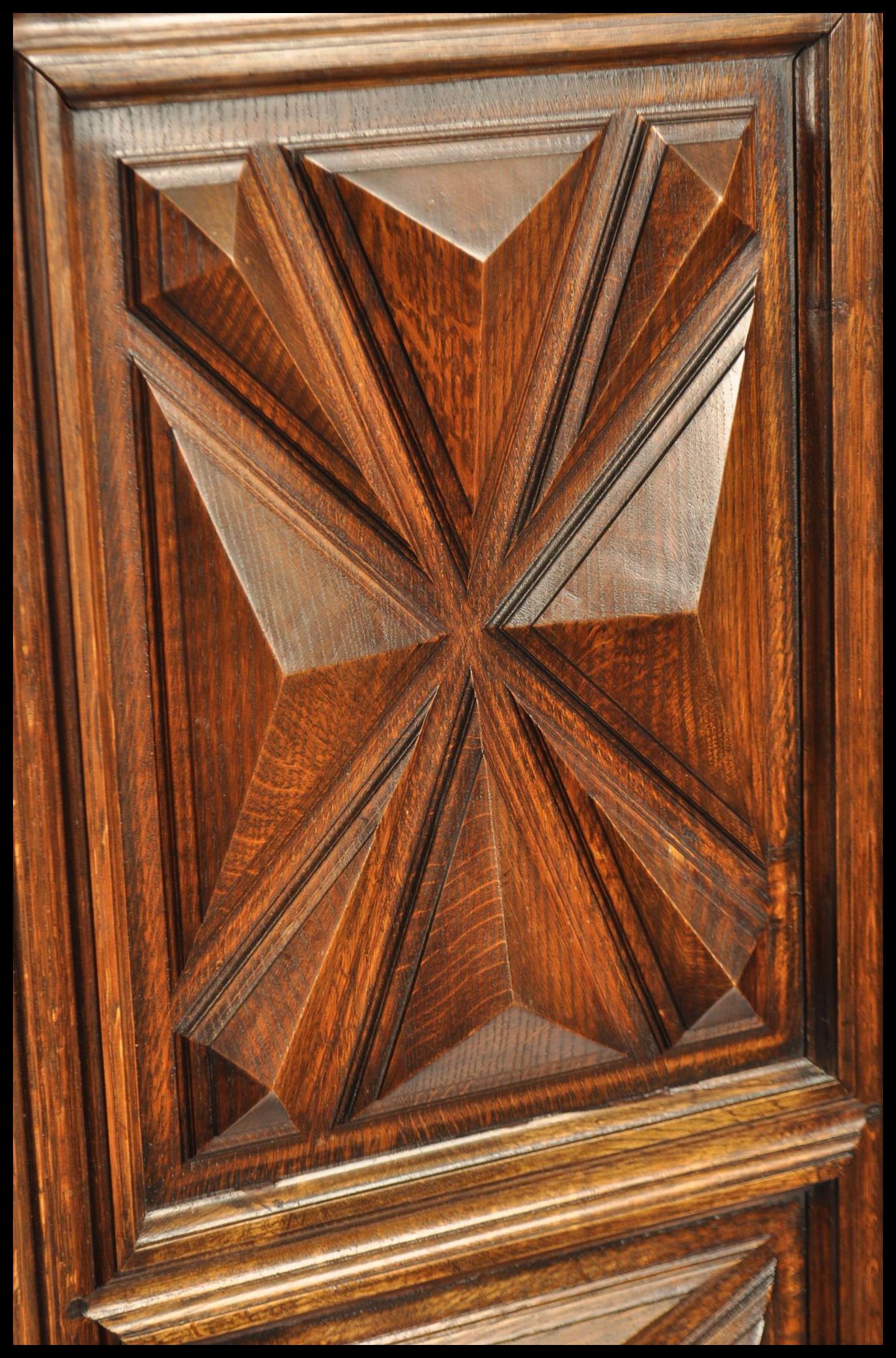 A 19th century country oak French Bonnetiere hall cupboard / armoire linen press. The upright sentry - Image 4 of 10