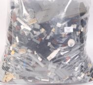 LARGE QUANTITY OF ASSORTED LOOSE LEGO