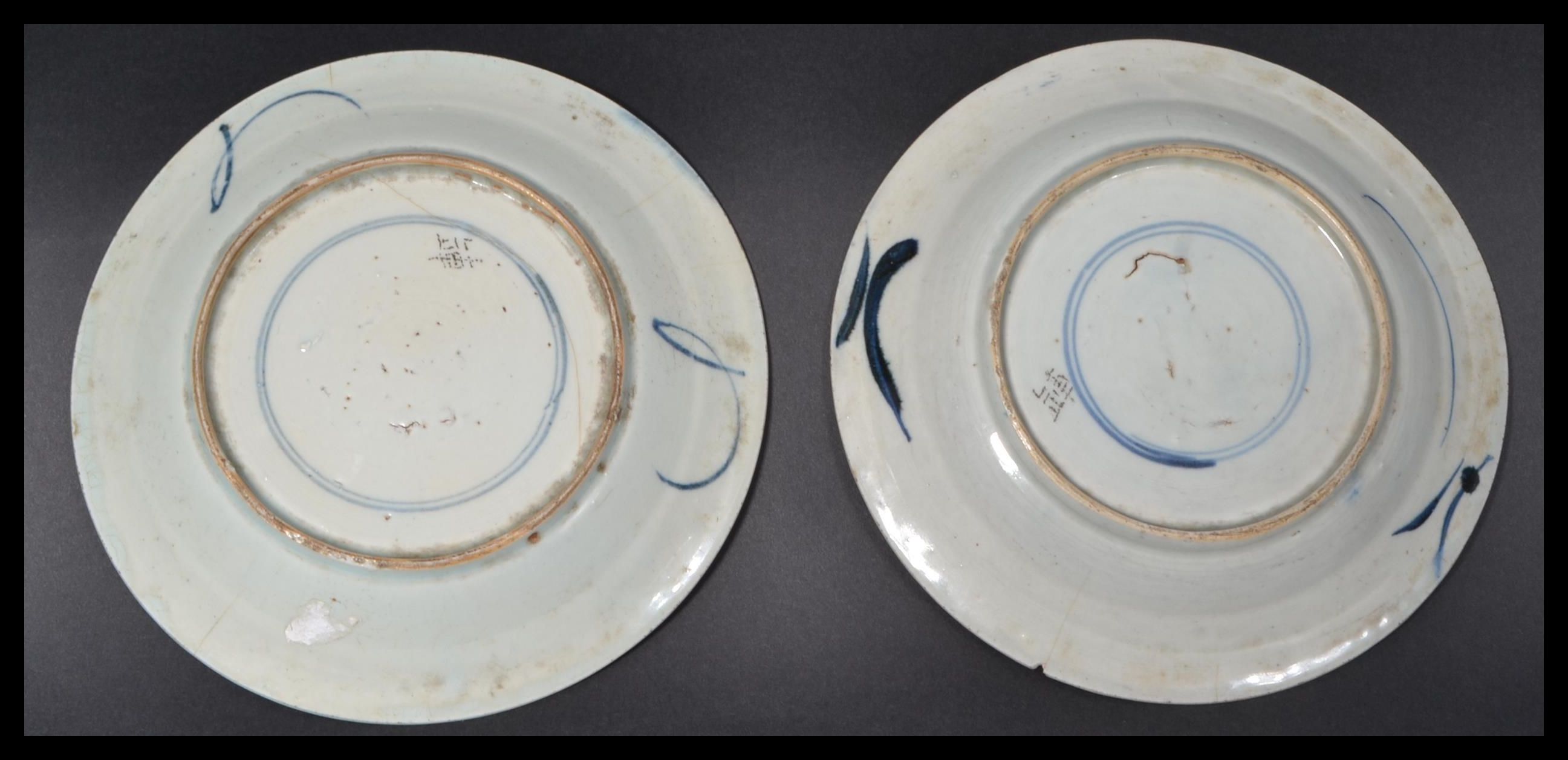 A pair of 18th century Chinese blue and white hand - Image 11 of 20