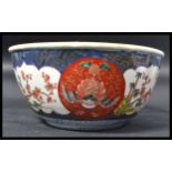 A 19th century Chinese bowl in an Imari pattern de