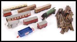 HORNBY DUBLO 00 GAUGE CARRIAGES & ROLLING STOCK