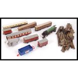 HORNBY DUBLO 00 GAUGE CARRIAGES & ROLLING STOCK
