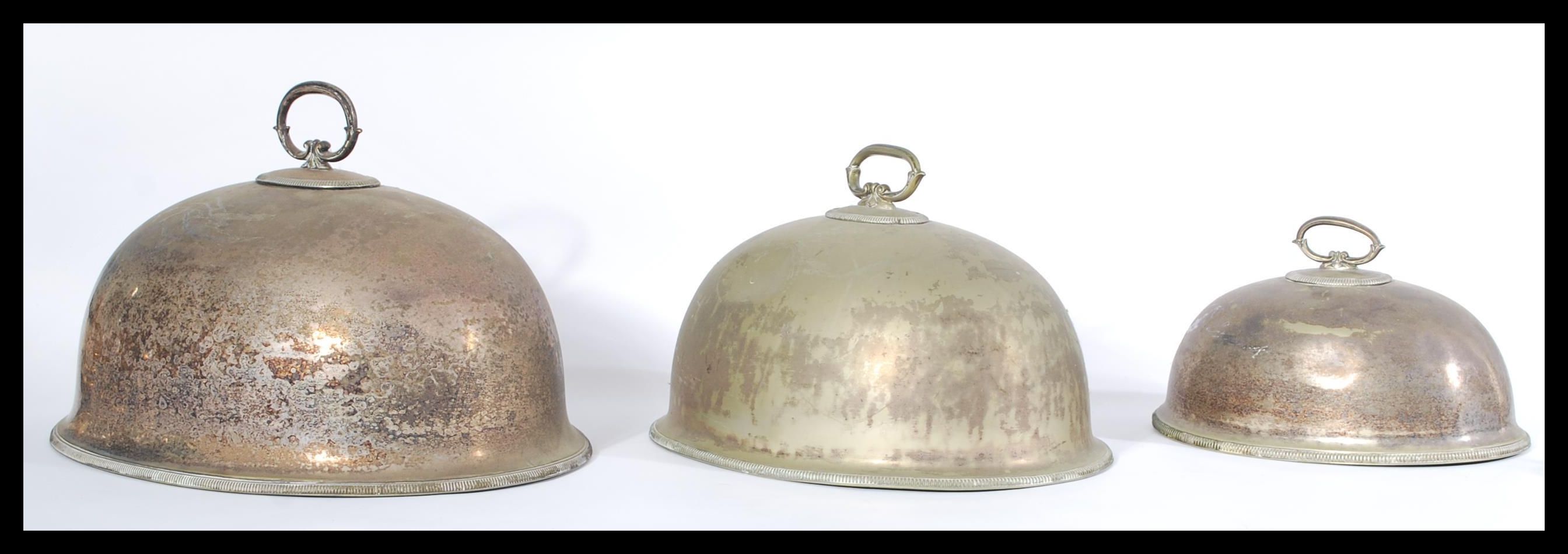 A set of 3 early 20th century silver plated meat covers. Each with banded edges of graduating size - Image 2 of 5