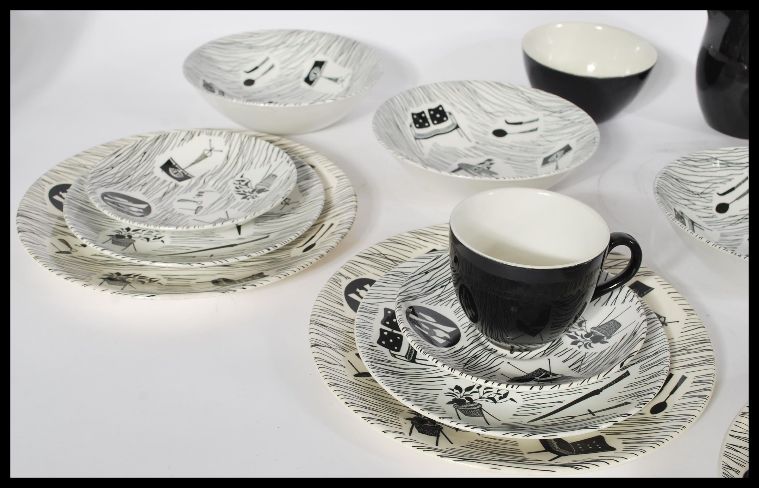 A collection of vintage retro 20th century Ridgway Homemaker ceramics to include four bowls , milk - Image 5 of 7