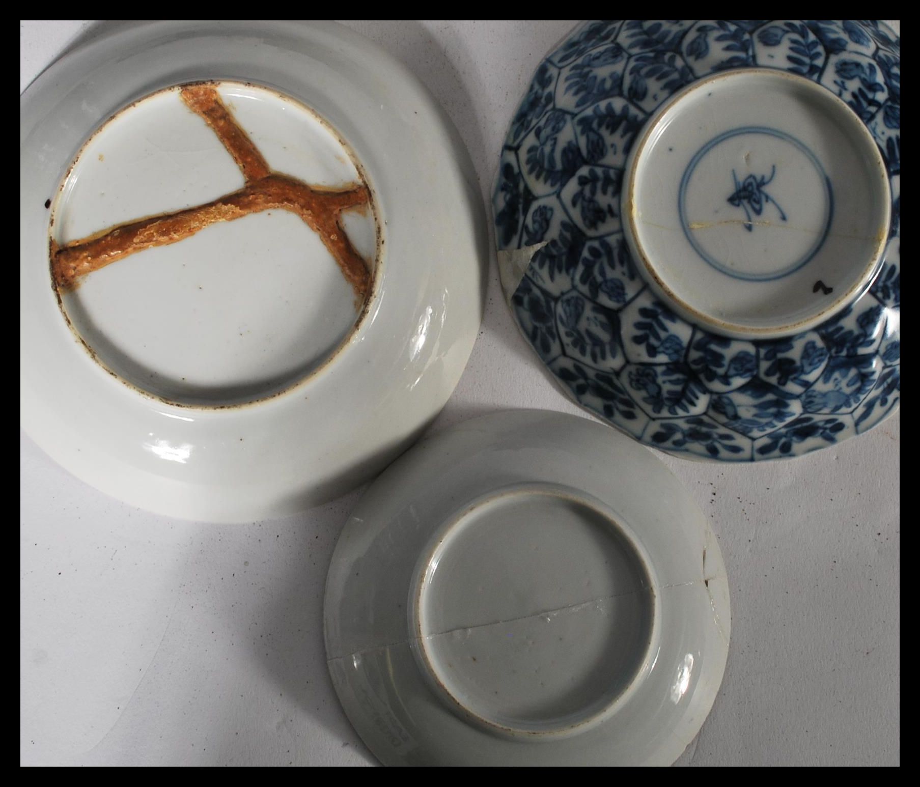 A collection of Chinese ceramics dating from the 19th century to include tea bowls , figures , bowls - Image 9 of 13