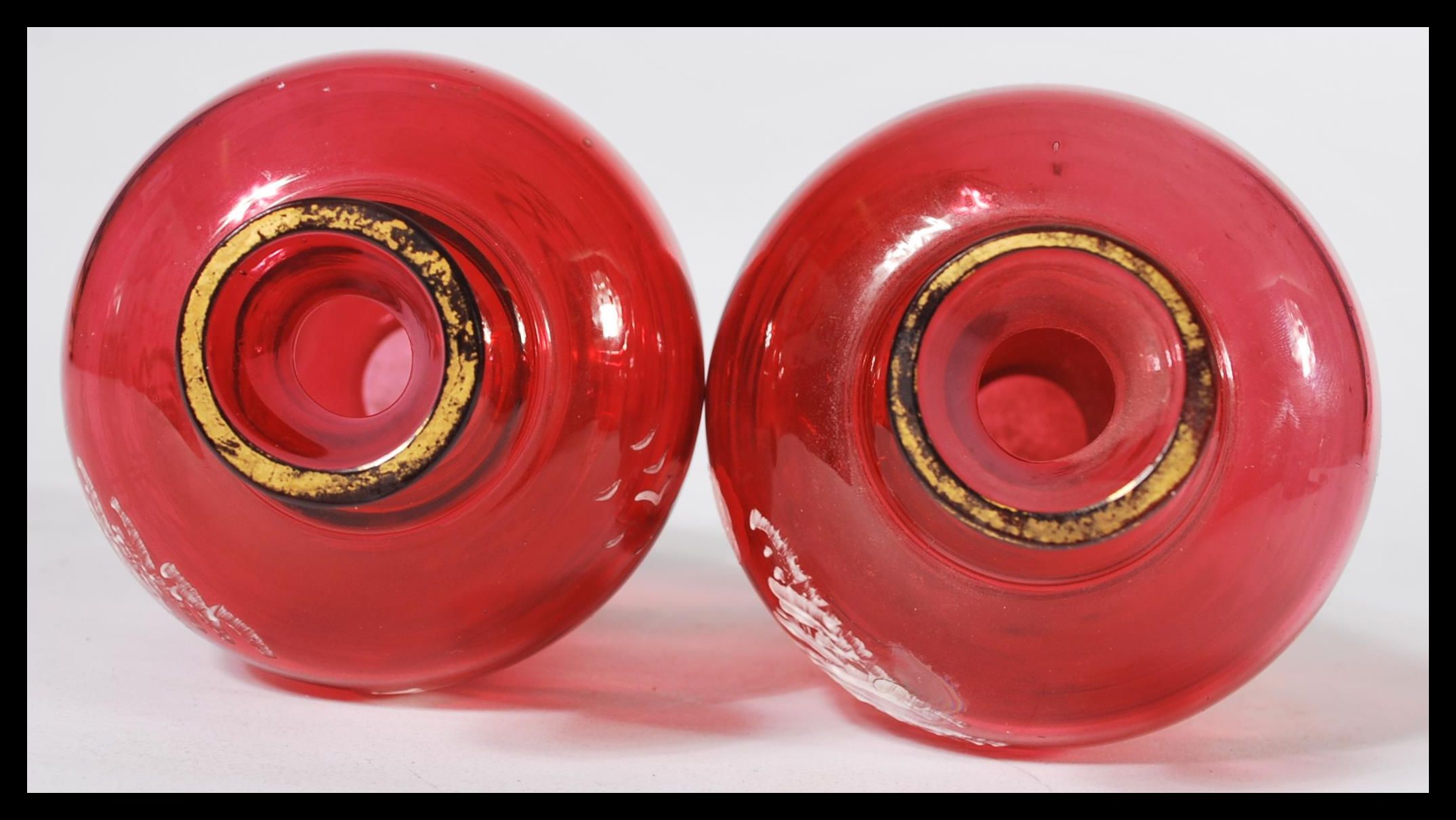 A pair of Mary Gregory style cranberry glass vases - Image 6 of 6