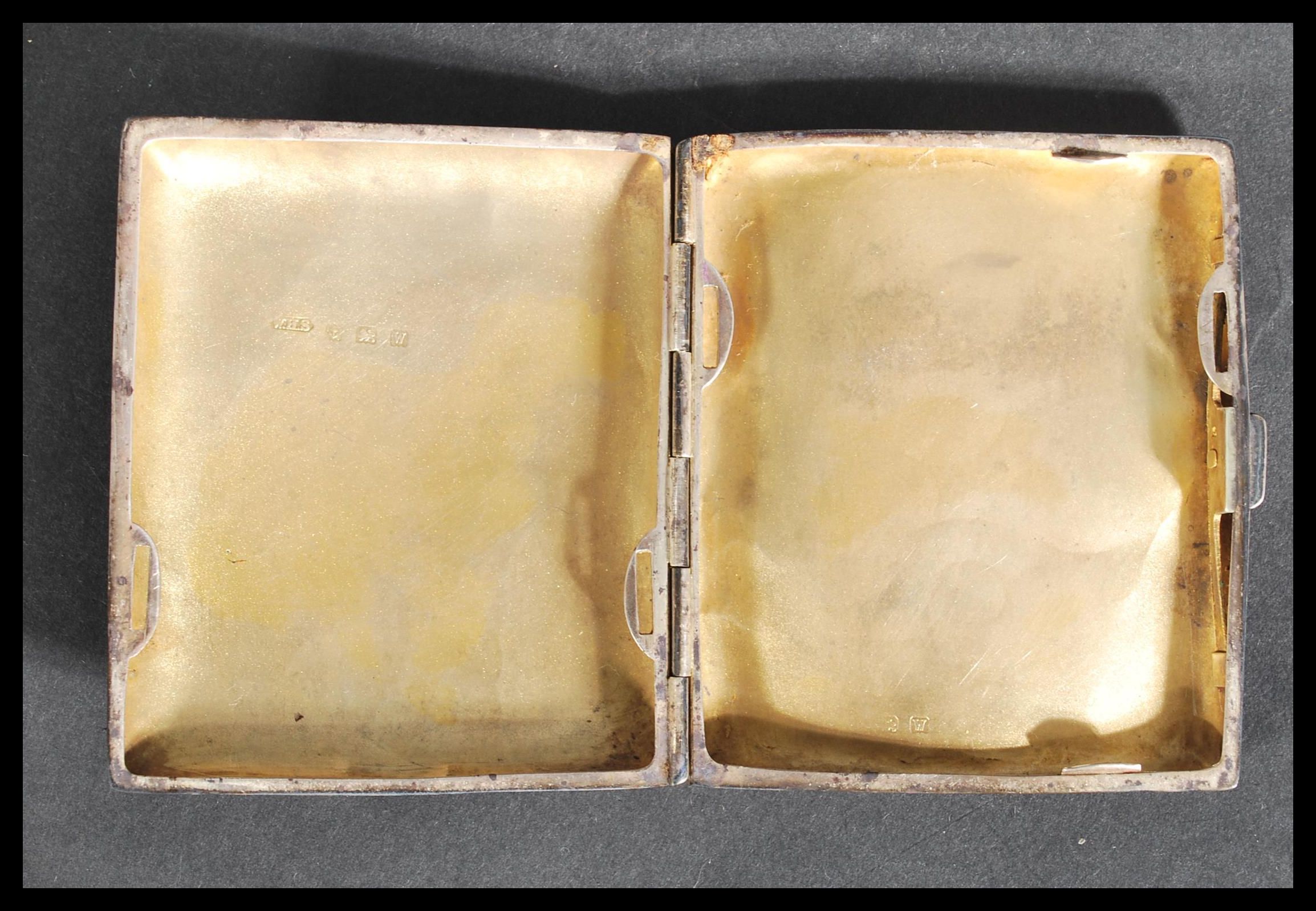A silver hallmarked hinged chase decorated cigarette case, assay marks for Birmingham, dating to - Image 3 of 5