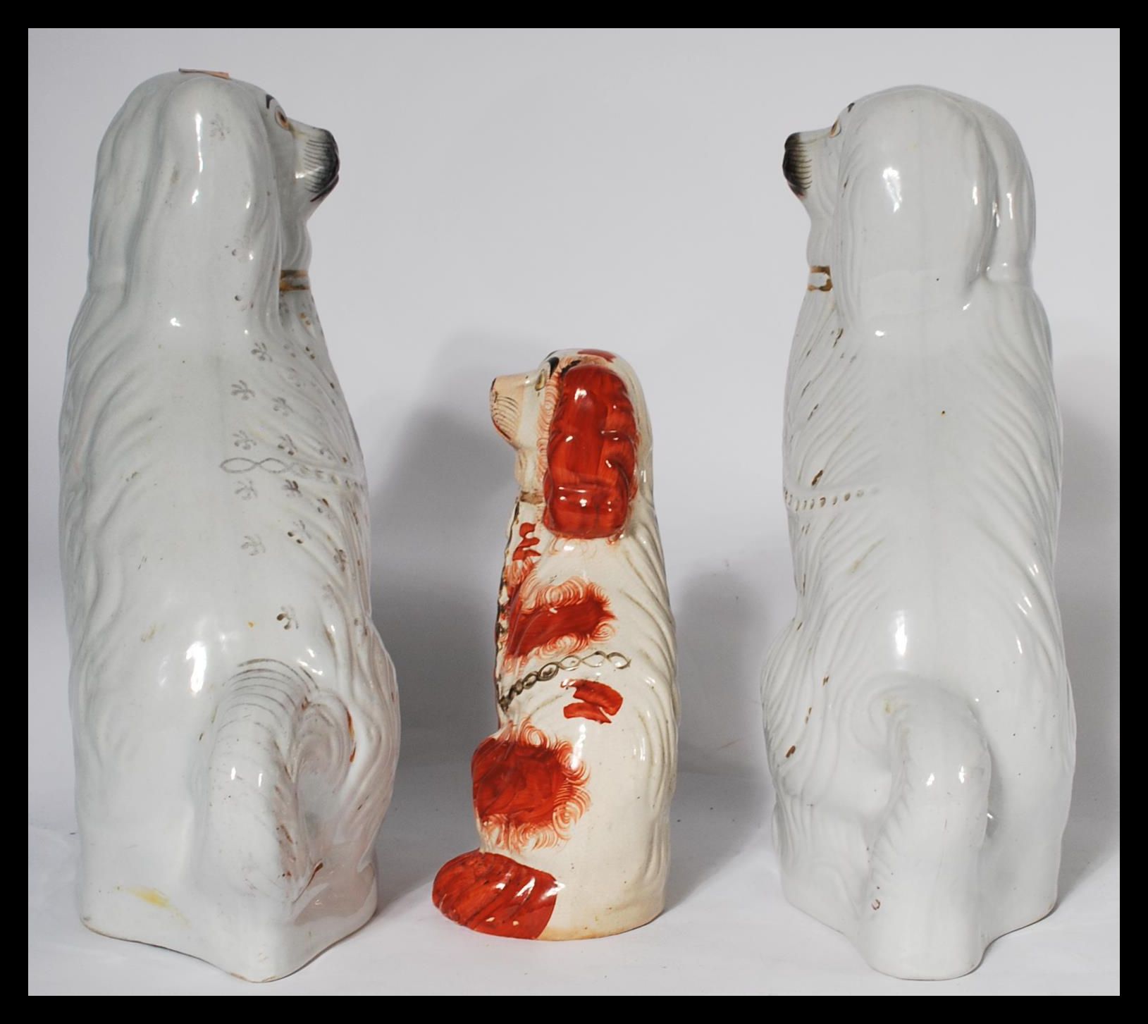 A pair of large Staffordshire 19th Century fireside dogs modelled as a pair of Spaniels together - Image 4 of 5