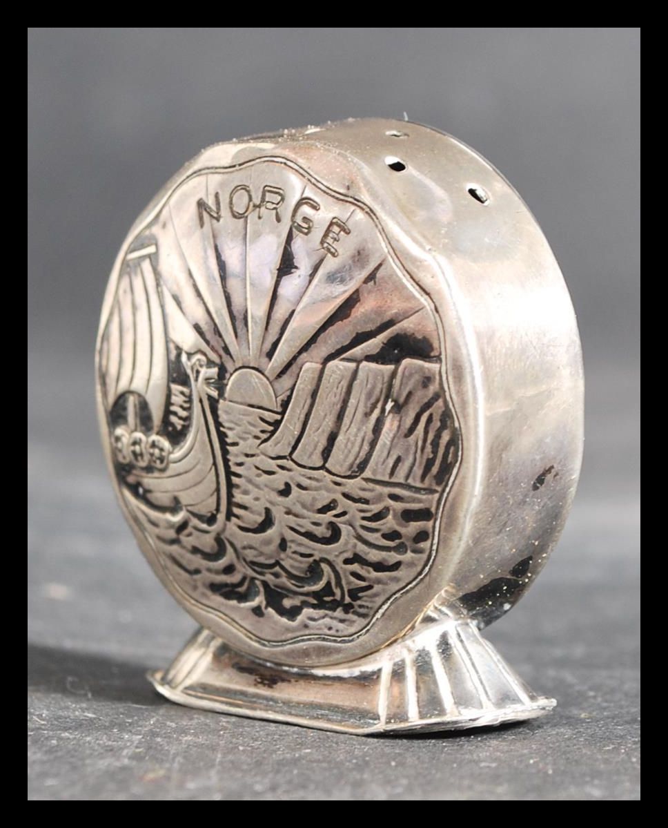 A Norway silver salt / pepperette of circular form with chased decoration of Viking longboats to - Image 3 of 6