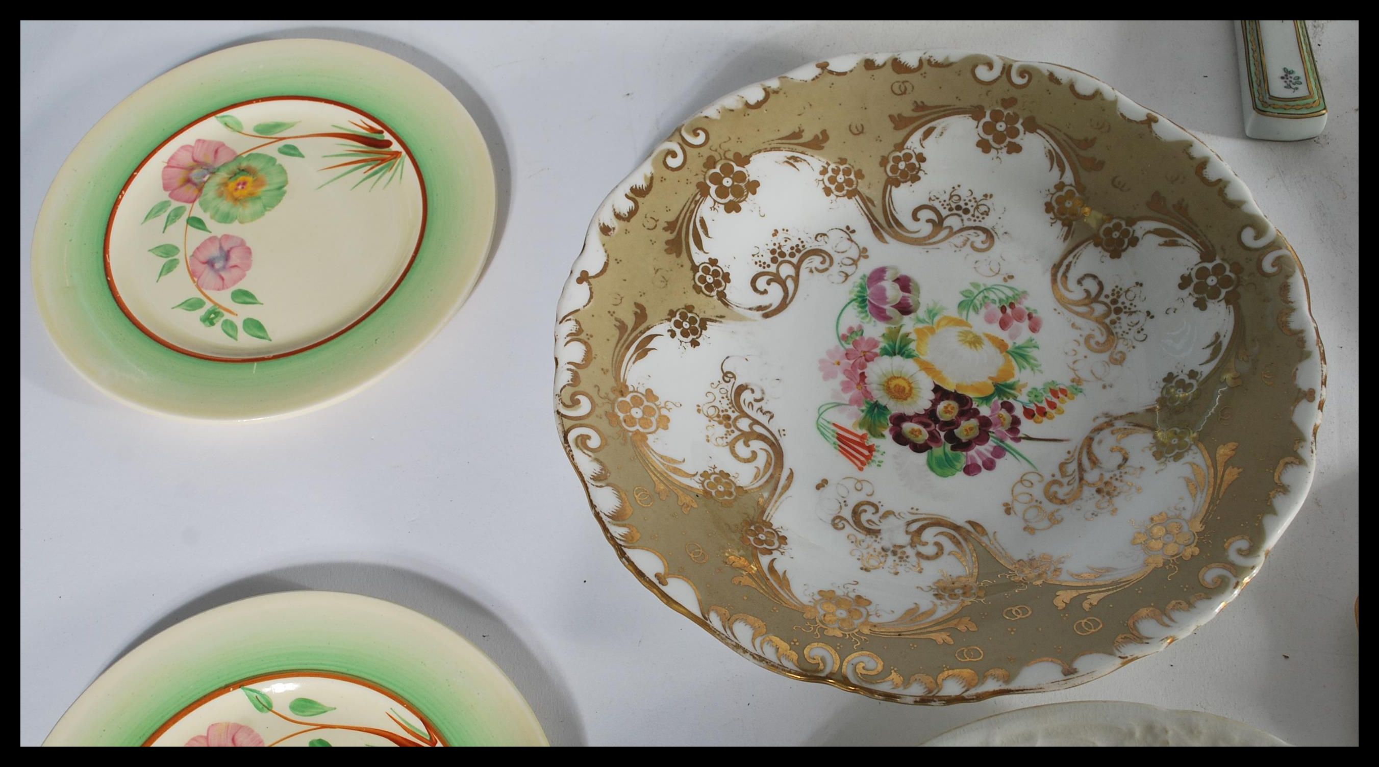 A collection of English cabinet plates dating from the early 19th century to include a Cnton China - Image 9 of 10