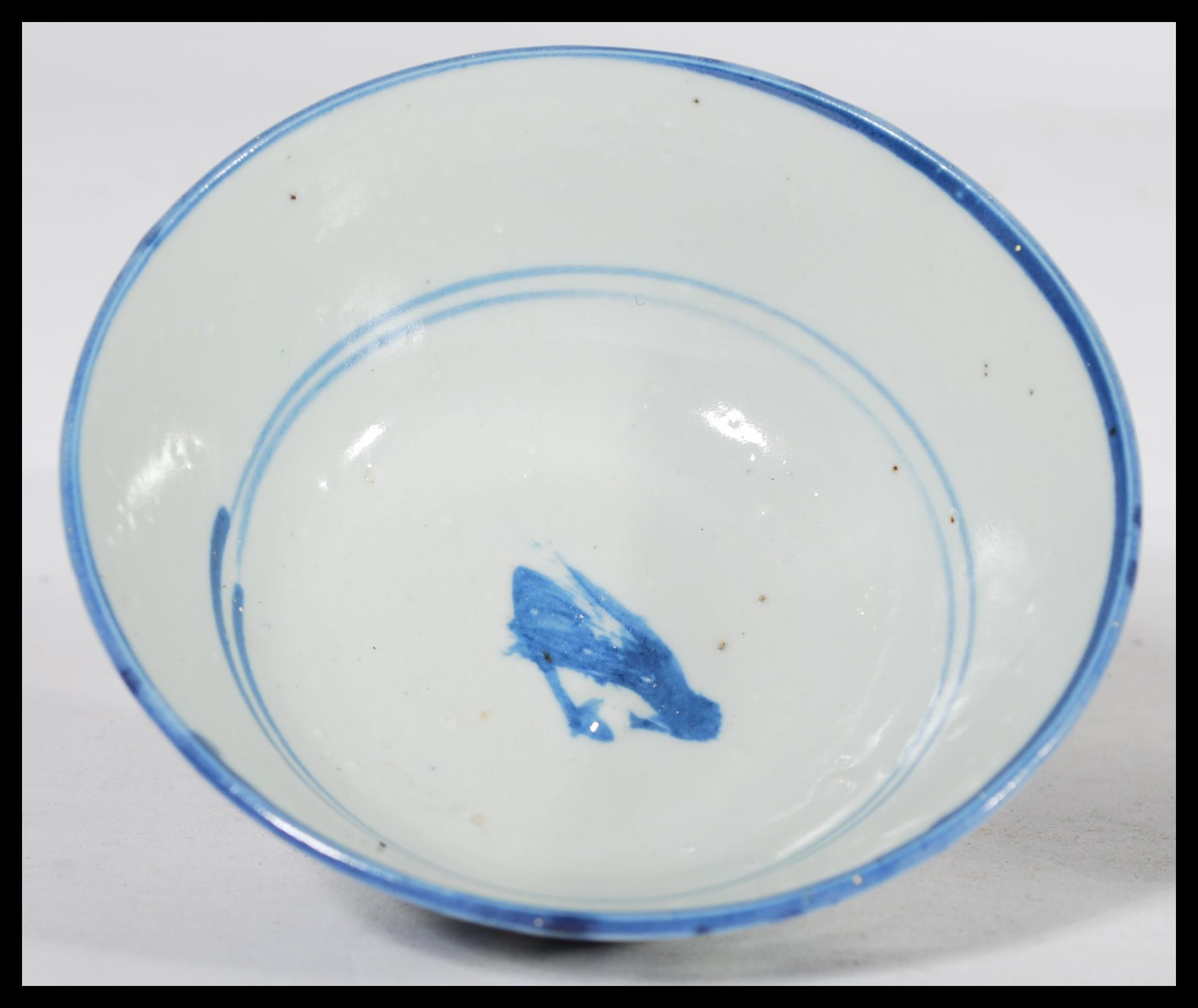 A 19th century Chinese pottery bowl raised on a small circular foot with hand painted decoration - Image 5 of 6