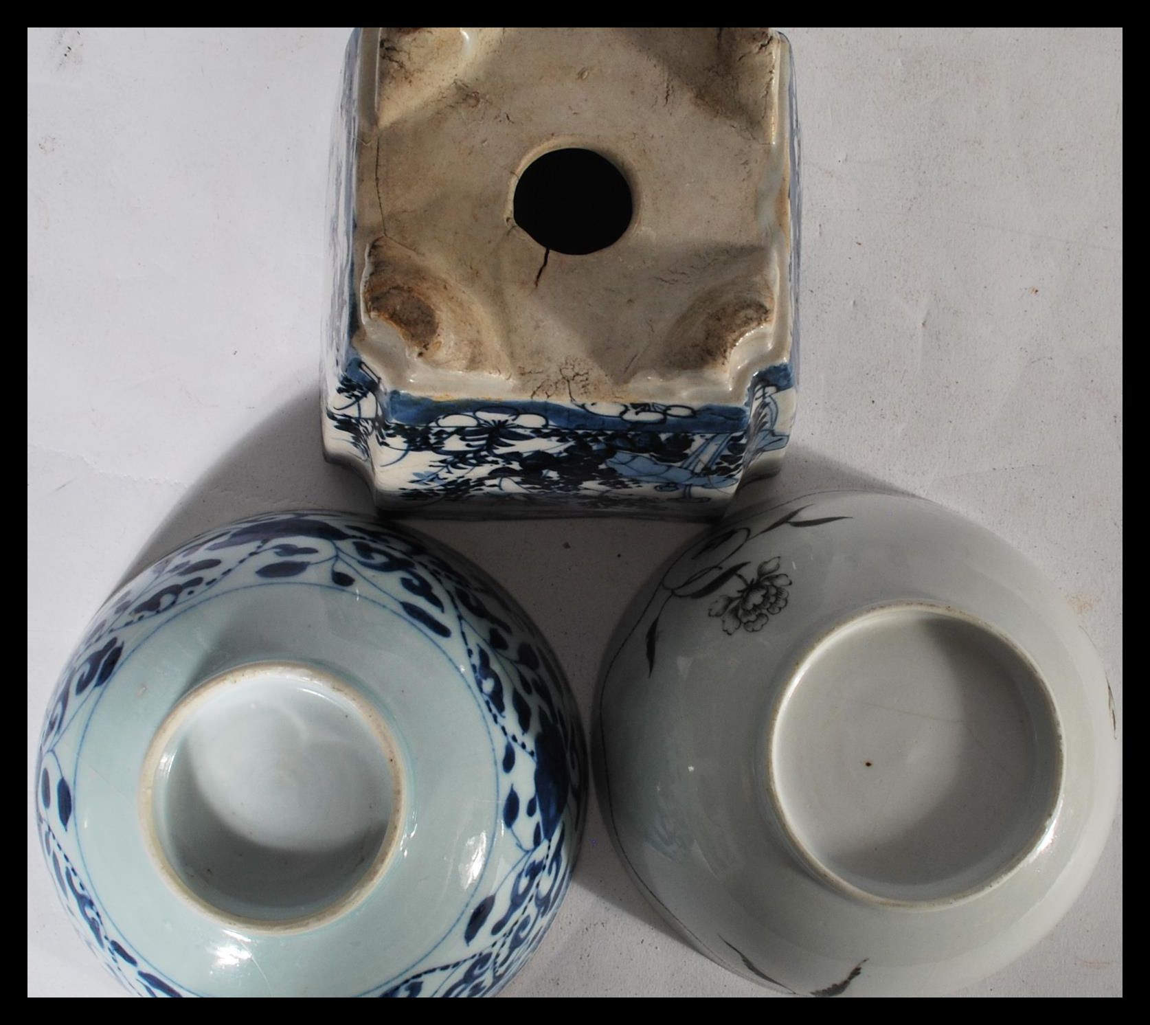 A collection of Chinese ceramics dating from the 19th century to include tea bowls , figures , bowls - Image 12 of 13