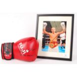 LEE SELBY - WELSH BOXER - AUTOGRAPHED GLOVE & PHOT