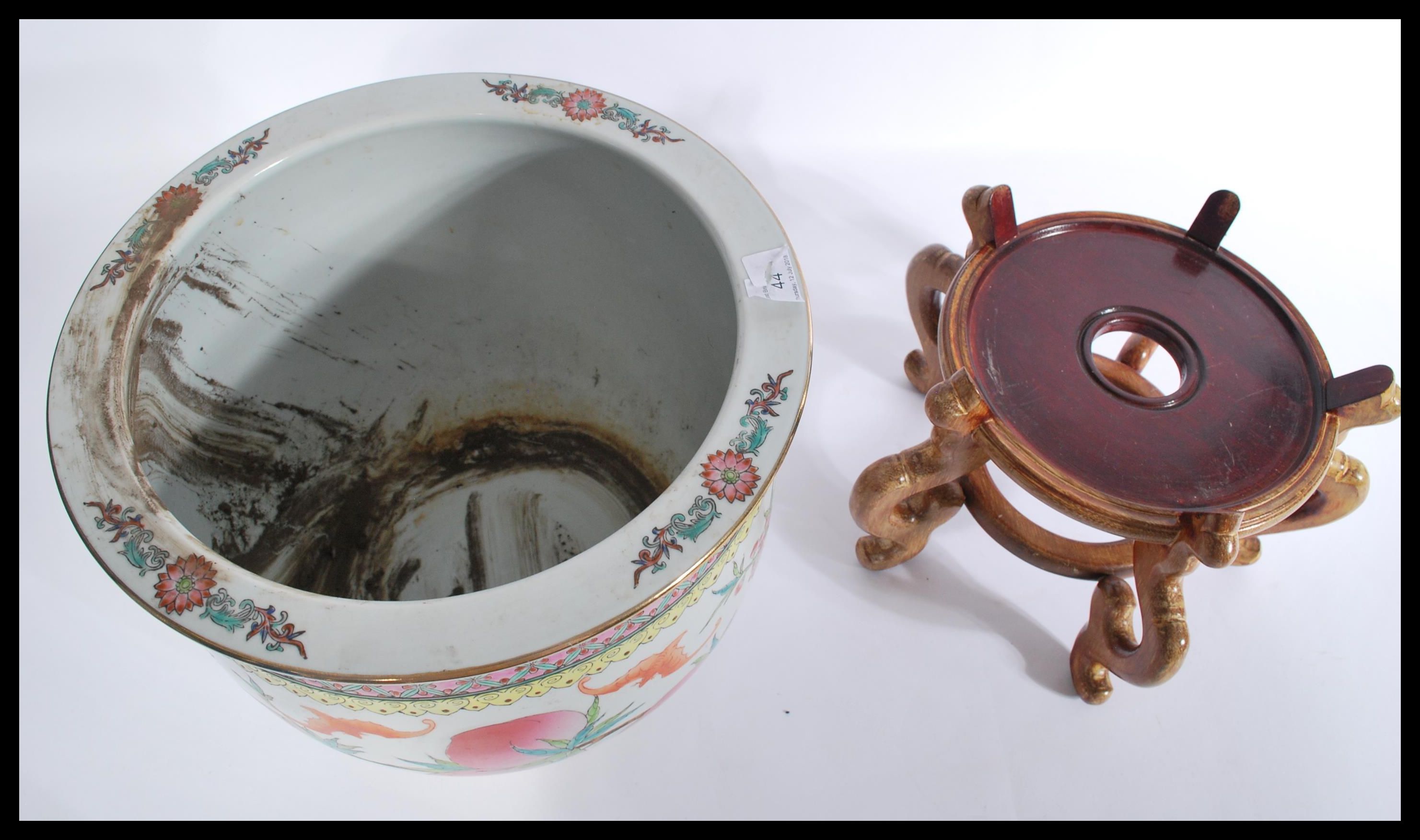 A 20th century large Chinese ceramic planter jardiniere, decorated with peaches and bats of - Image 5 of 6