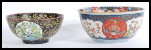 A 19th century Chinese bowl in an Imari pattern de