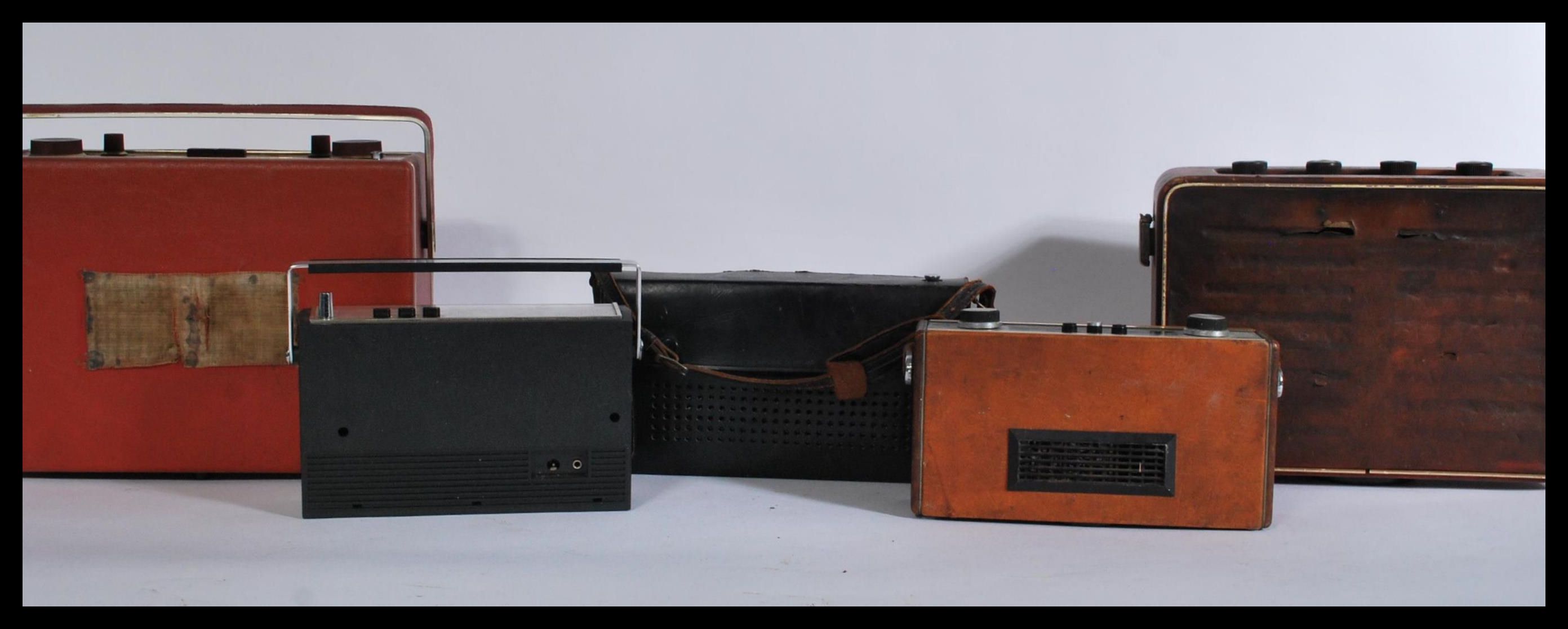 A group of vintage radios to include two Hacker Heralds , Roberts Rambler , ITT Tiny Super , De Luxe - Image 6 of 6