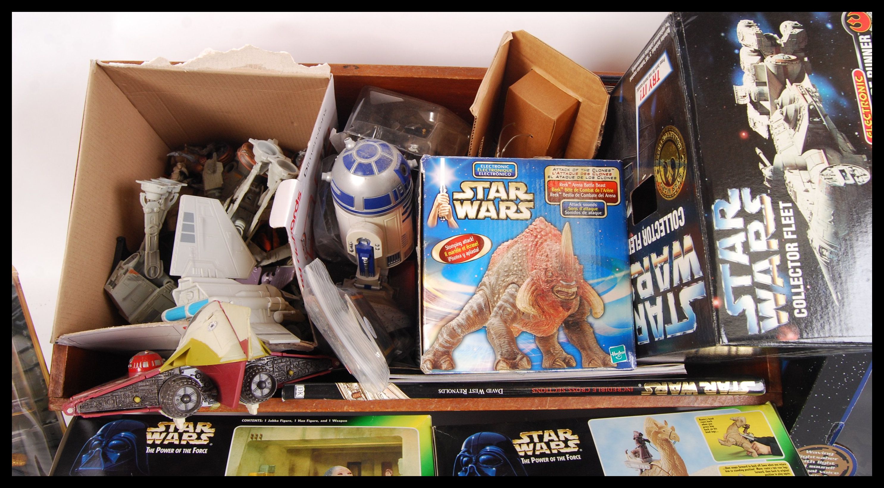 STAR WARS RELATED TOYS AND MERCHANDISE - Image 2 of 4