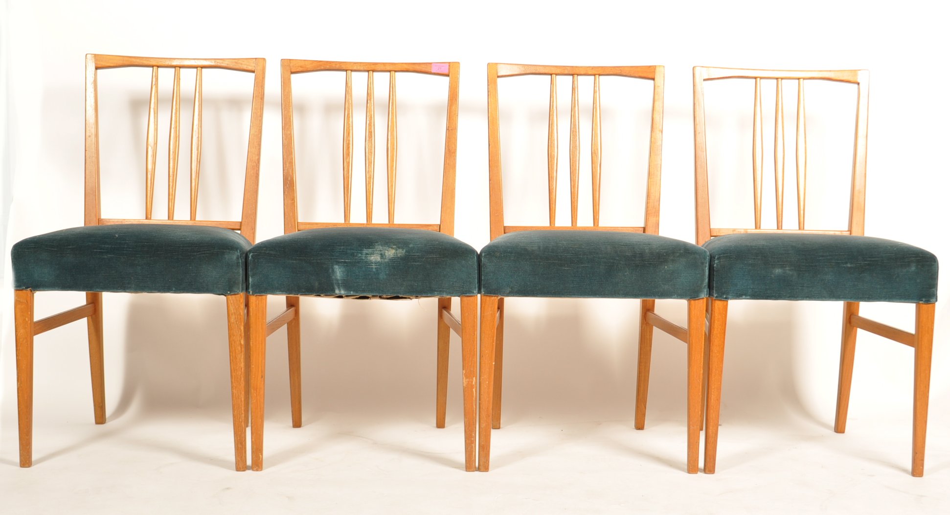 Gordon Russell Of Broadway - A set of 4 mid 20th Century beech wood spindle back dining chairs and