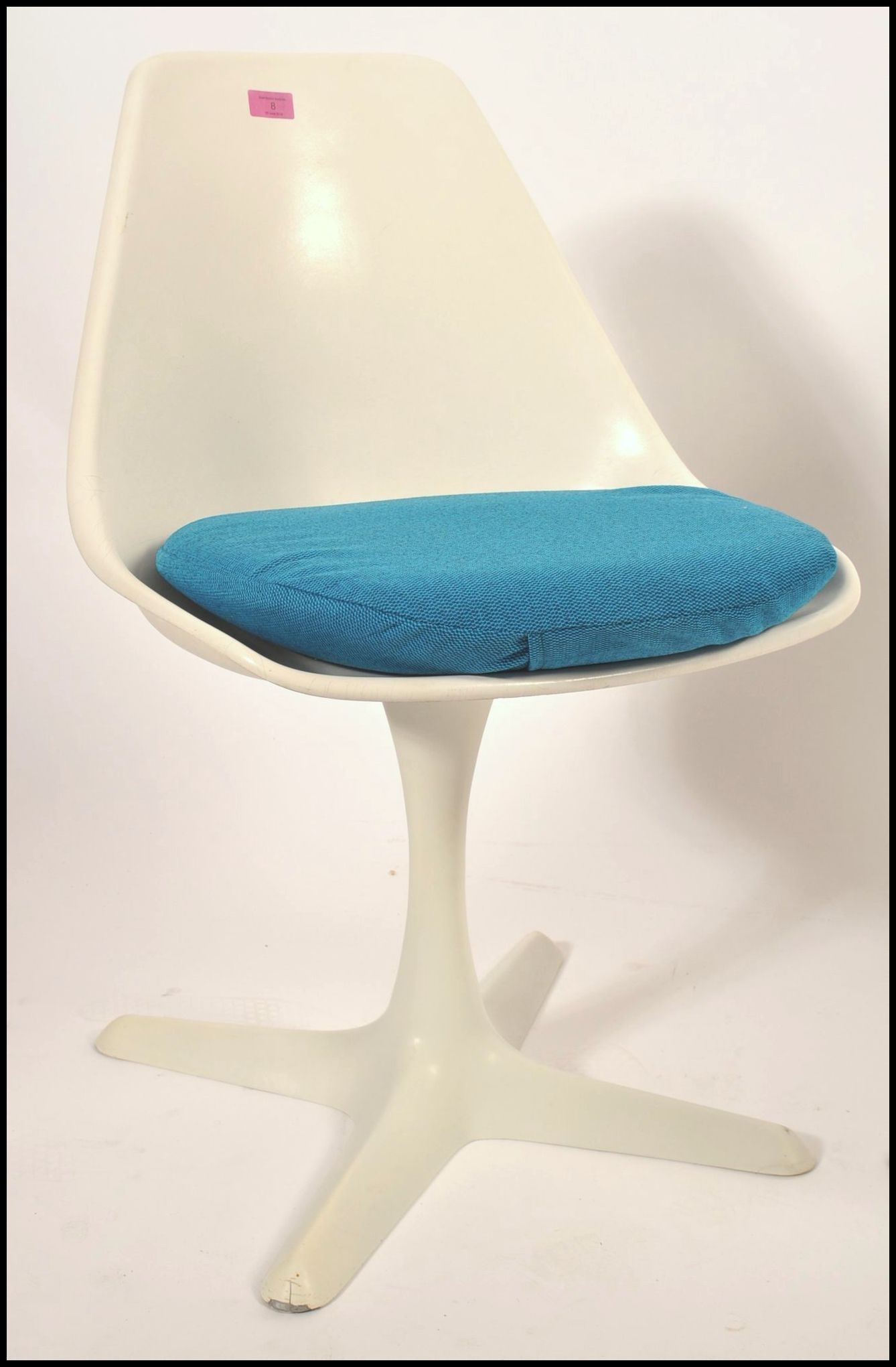 Arkana - Maurice Burke - Model 115 - A retro mid Century pair of original tulip chairs having the - Image 3 of 5