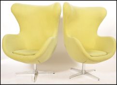 After Arne Jacobsen - A pair of Fritz Hansen style egg chairs / lounge / easy armchairs in a