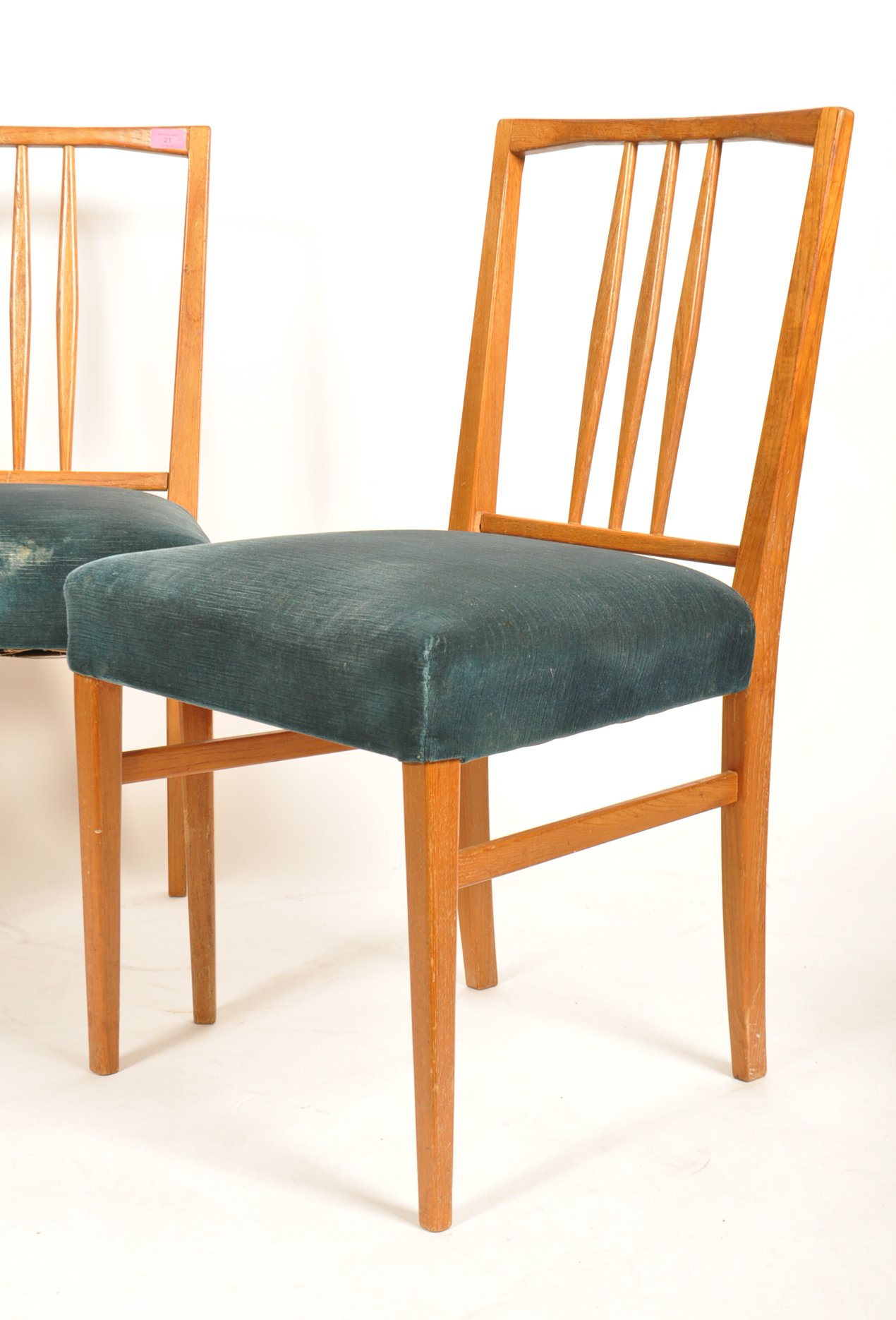 Gordon Russell Of Broadway - A set of 4 mid 20th Century beech wood spindle back dining chairs and - Image 4 of 4