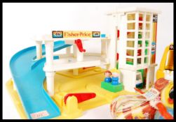 FISHER PRICE TOYS / LITTLE TIKES - GARAGE , TELEPH