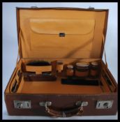 A fantastic gents vanity travelling suitcase / cas