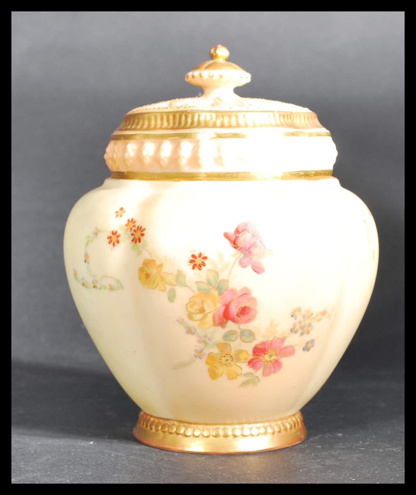 A Royal Worcester quarter lobed gilded ivory blush - Image 5 of 8