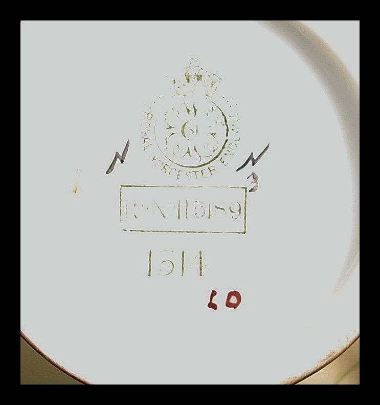 A Royal Worcester quarter lobed gilded ivory blush - Image 8 of 8